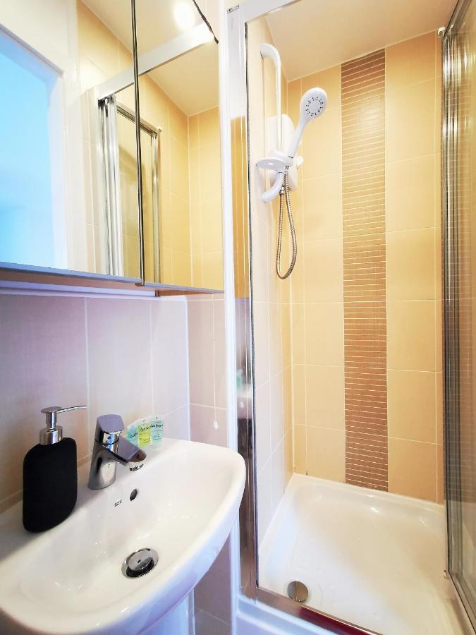 Lovely Holiday Home In Birmingham City Center 3 Bedrooms House By Hf Group ภายนอก รูปภาพ