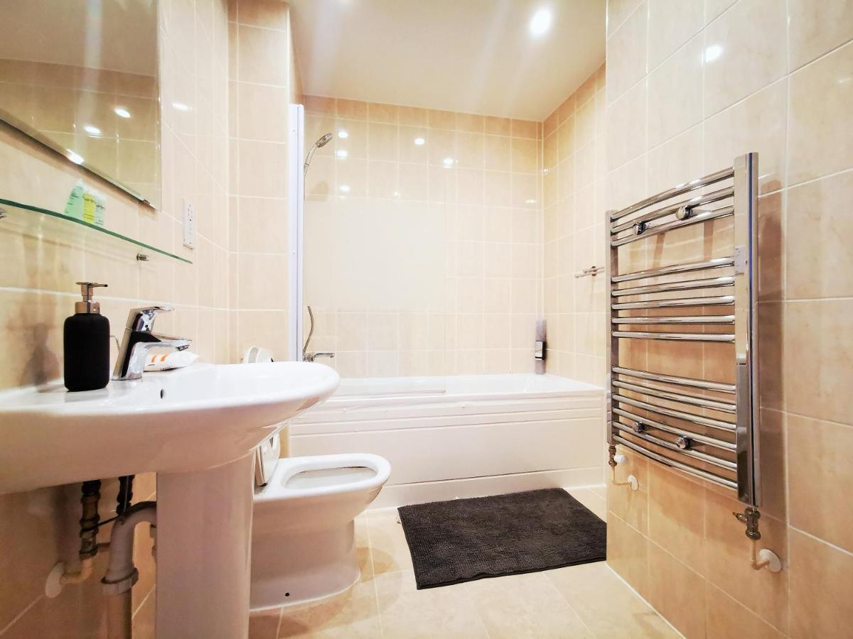 Lovely Holiday Home In Birmingham City Center 3 Bedrooms House By Hf Group ภายนอก รูปภาพ